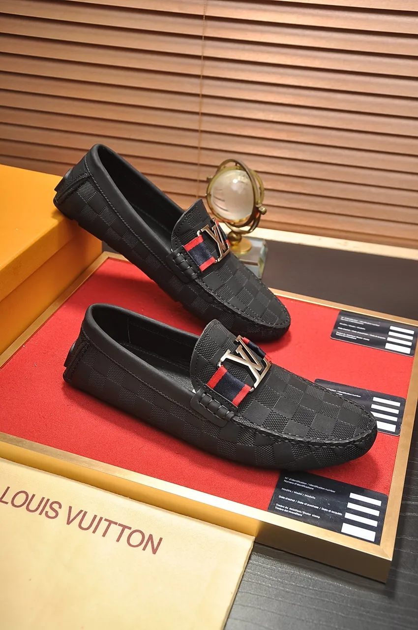 Men's men's shoes 💰420💶 [LV Doudou shoes] (water-dyed cowhide lining) new model is on the market, available on the official website. The new Doudou shoes are processed into single-color materials, and the uppers are made of imported horsehide leather. The body of the shoe is fully hemmed with mark thread, and is lined with imported original cowhide leather. The elegant shoe shape is super suitable for all-matching, and the size is 38-44.
